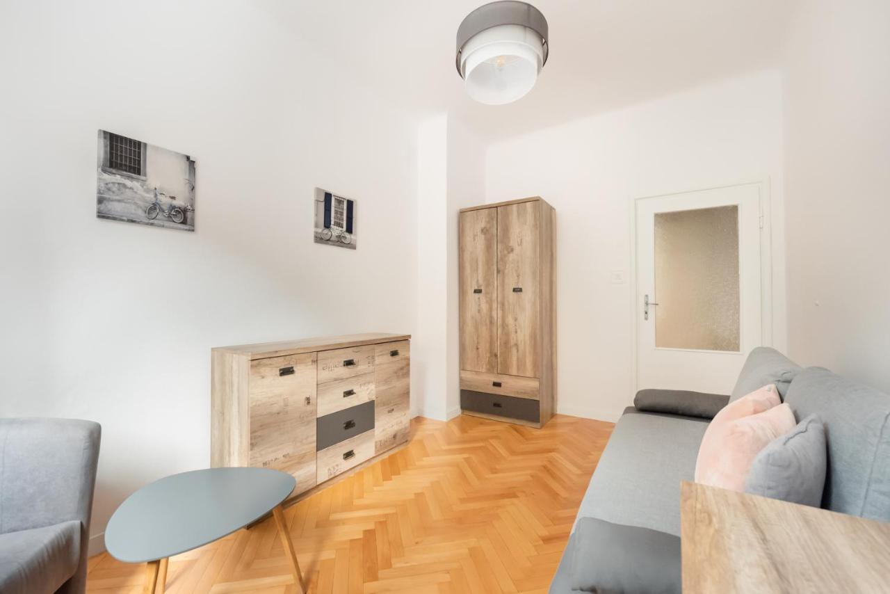 Plac Zbawiciela 3-Bedroom Apartment Βαρσοβία Εξωτερικό φωτογραφία