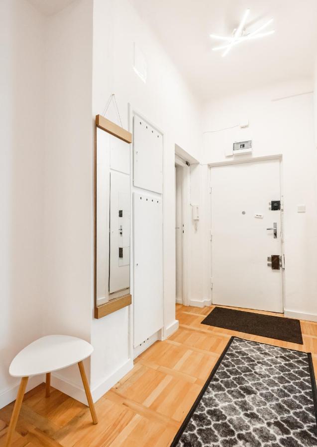 Plac Zbawiciela 3-Bedroom Apartment Βαρσοβία Εξωτερικό φωτογραφία